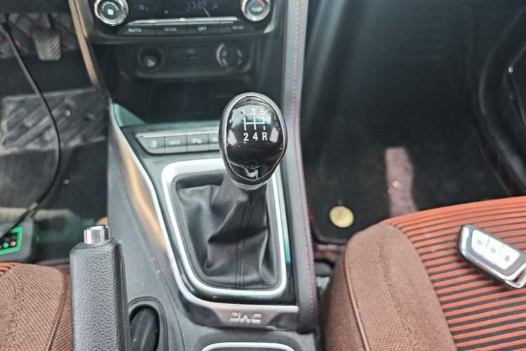 Used JAC Group Refine R3 2018 1.6L Manual Luxury Smart Model Gear Lever