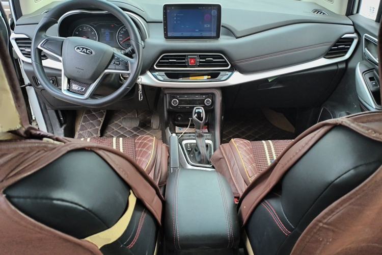 Used JAC Group Refine R3 2018 1.6L CVT Comfort Model Center Console