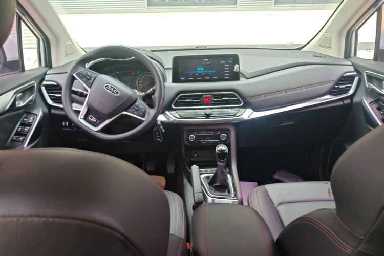 Used JAC Group Refine R3 2018 1.6L Manual Luxury Sunroof Model Center Console