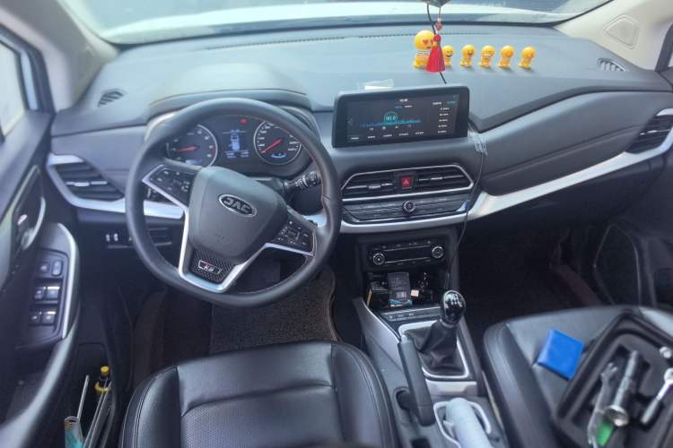 Used JAC Group Refine R3 2018 1.6L Manual Luxury Model Center Console