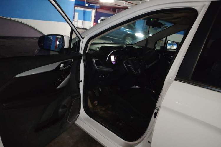 Used JAC Group Refine R3 2018 1.6L Manual Luxury Model Driver Seat