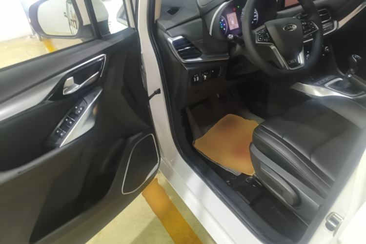 Used JAC Group Refine R3 2018 1.6L Manual Luxury Smart Model Driver Seat