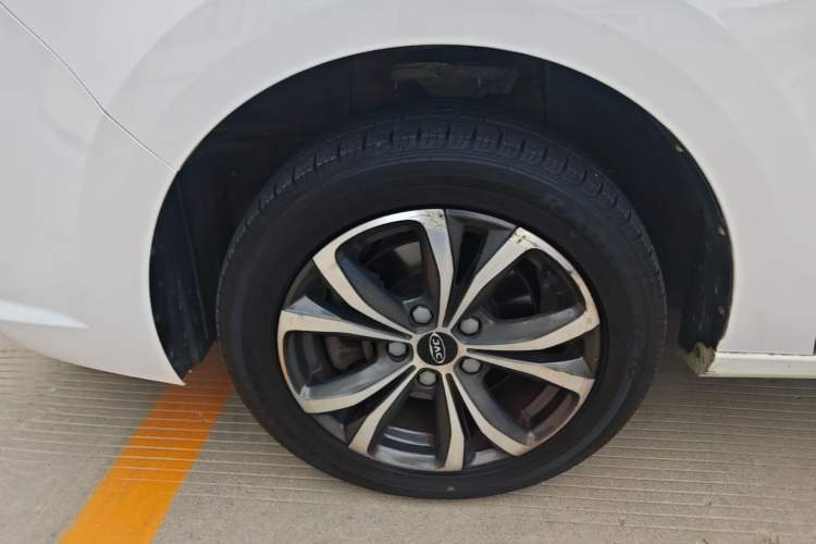 Used JAC Group Refine R3 2018 1.6L Manual Luxury Sunroof Model Exterior 4