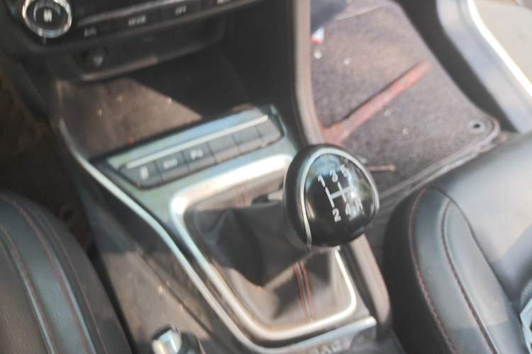 Used JAC Group Refine R3 2018 1.6L Manual Luxury Sunroof Model Gear Lever