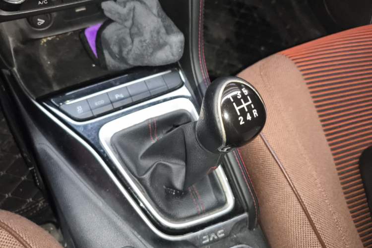 Used JAC Group Refine R3 2018 1.6L Manual Luxury Sunroof Model Gear Lever