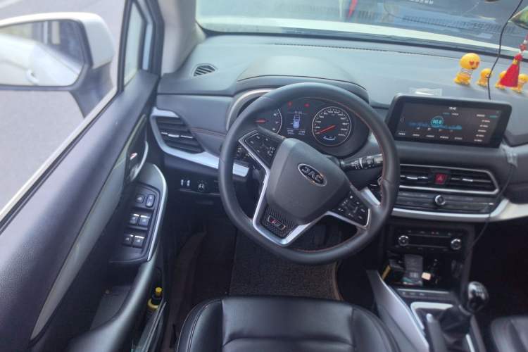 Used JAC Group Refine R3 2018 1.6L Manual Luxury Model Steering Wheel