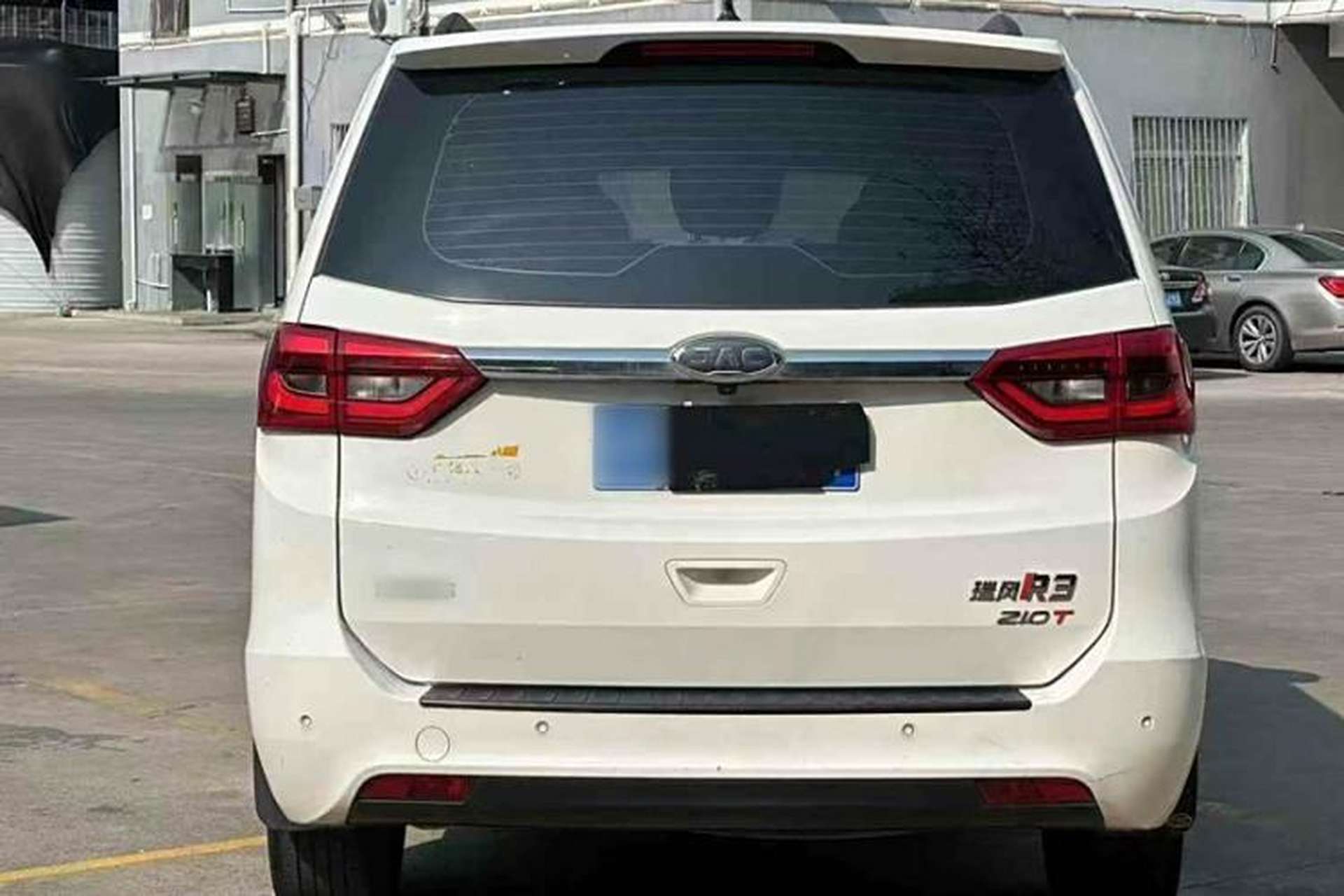 Used JAC Group Refine R3 2019 1.5T Jingfeng Model 7 Seats Exterior 2