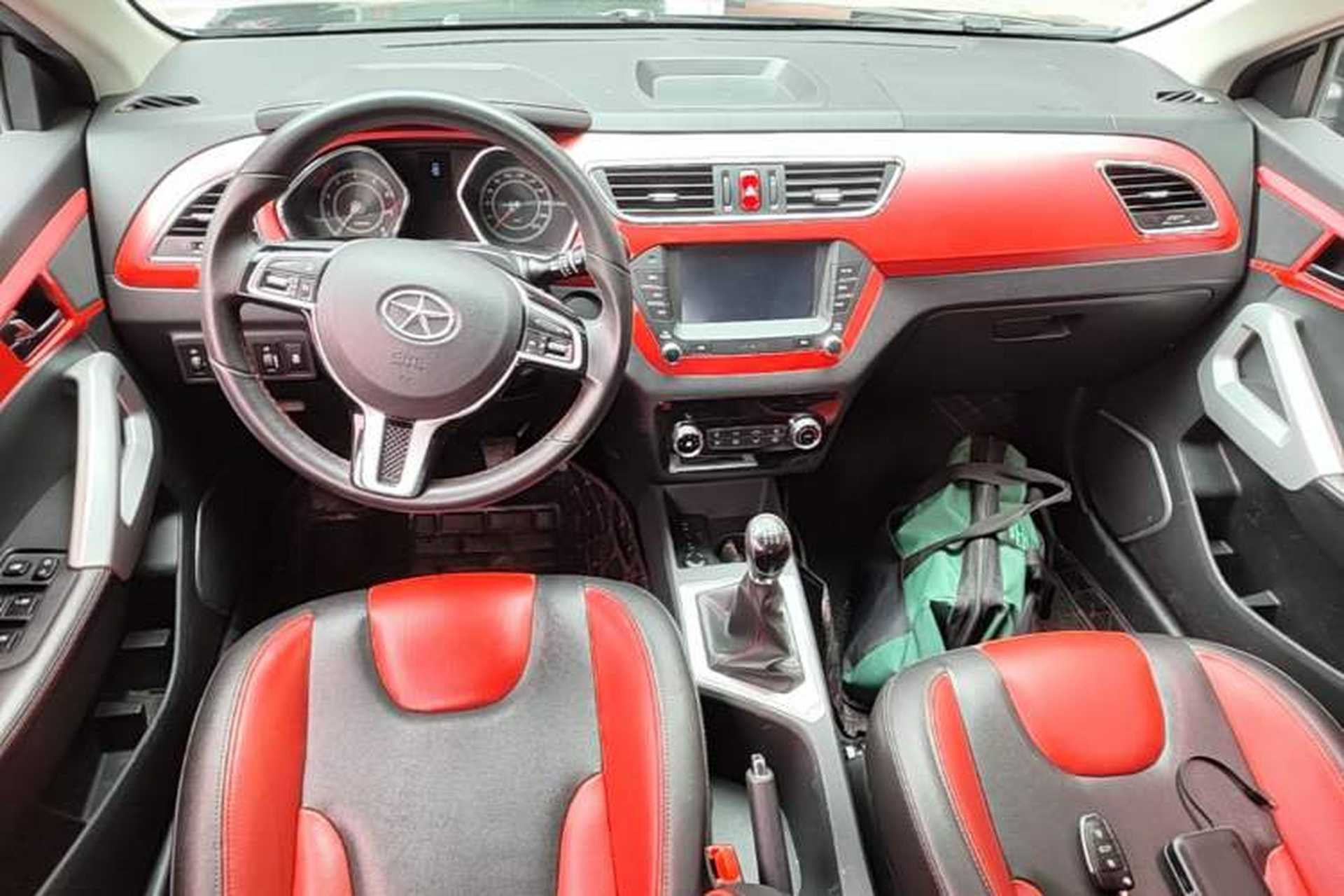 Used JAC Group Refine S2 2015 1.5L Manual Luxury Smart Model Center Console