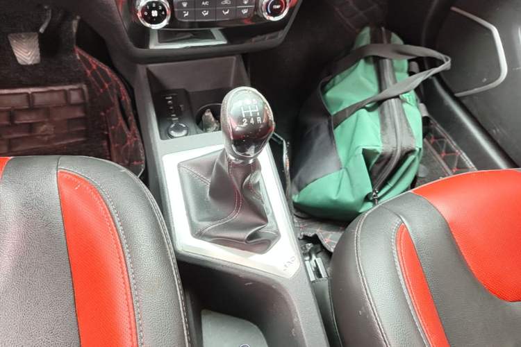 Used JAC Group Refine S2 2015 1.5L Manual Luxury Smart Model Gear Lever