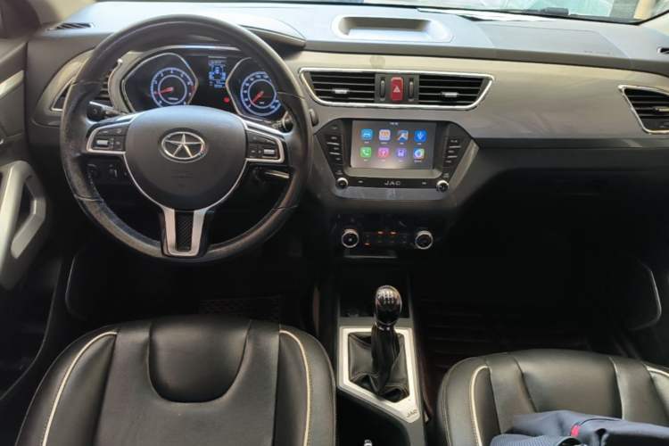 Used JAC Group Refine S2 2015 1.5L Manual Luxury Smart Model Center Console