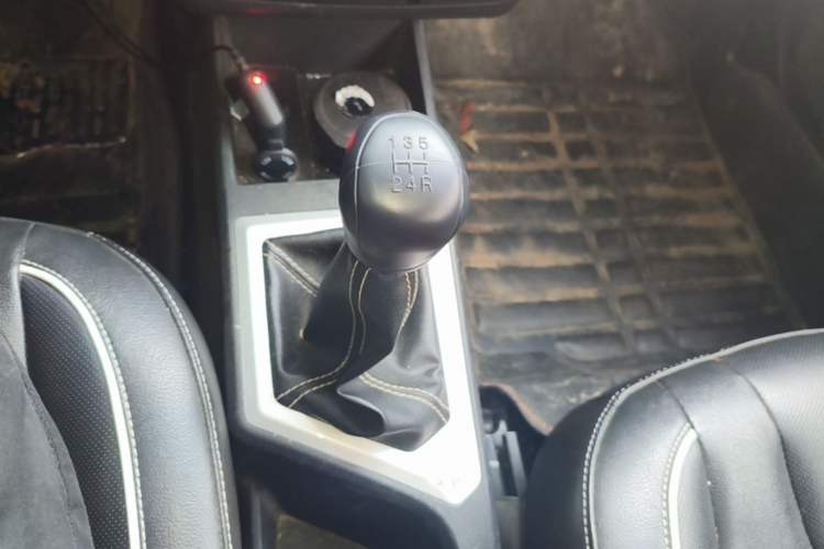 Used JAC Group Refine S2 2015 1.5L Manual Luxury Smart Model Gear Lever