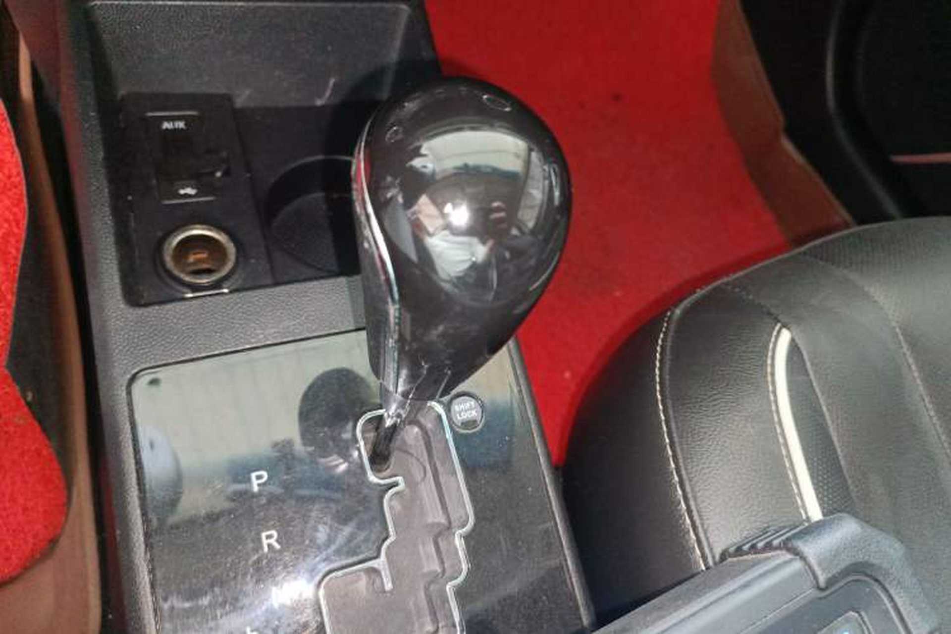 Used JAC Group Refine S2 2015 1.5L CVT Luxury Smart Version Gear Lever
