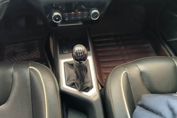 Used JAC Group Refine S2 2015 1.5L Manual Luxury Smart Model Gear Lever