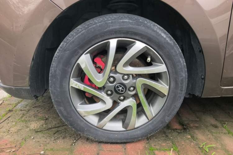 Used JAC Group Refine S2 2015 1.5L CVT Luxury Smart Version Left Front Wheel Hub