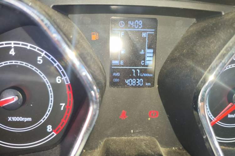 Used JAC Group Refine S2 2015 1.5L Manual Luxury Smart Model Odometer Close Up