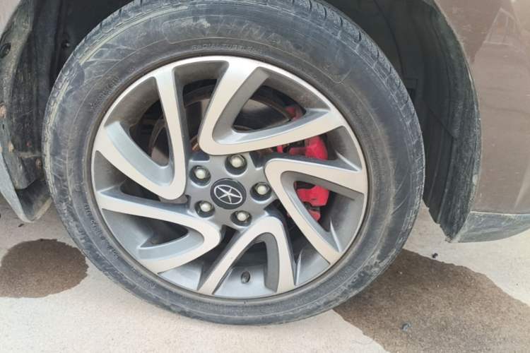 Used JAC Group Refine S2 2015 1.5L Manual Luxury Smart Model Right Front Wheel Hub