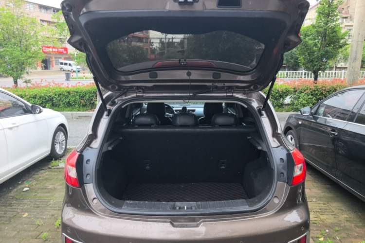 Used JAC Group Refine S2 2015 1.5L CVT Luxury Smart Version Trunk