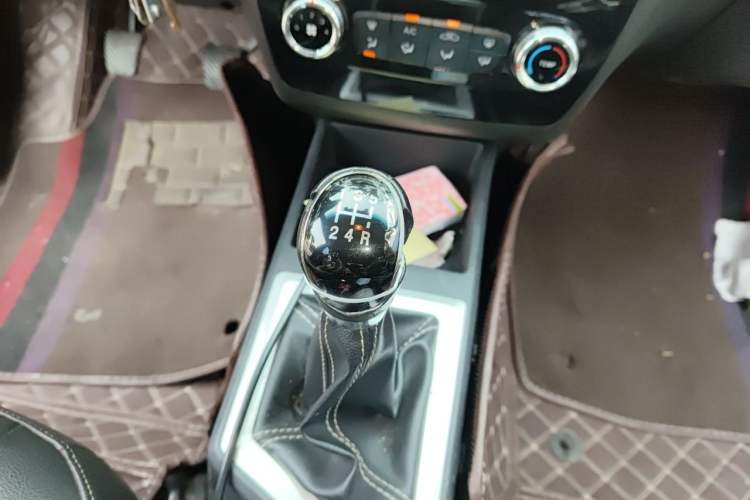 Used JAC Group Refine S2 2015 1.5L Manual Luxury Smart Model Gear Lever