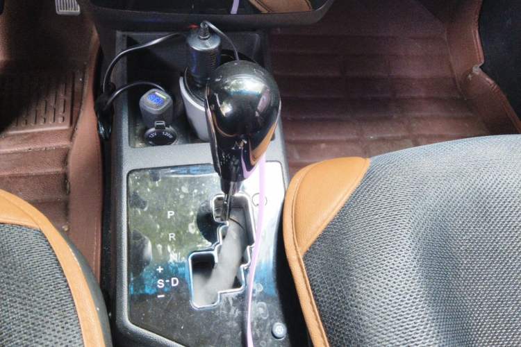 Used JAC Group Refine S2 2015 1.5L CVT Luxury Smart Version Gear Lever