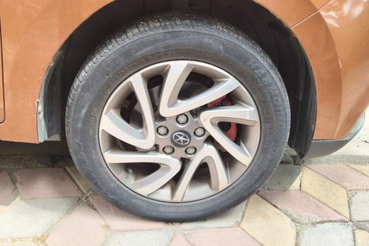 Used JAC Group Refine S2 2015 1.5L CVT Luxury Smart Version Right Front Wheel Hub