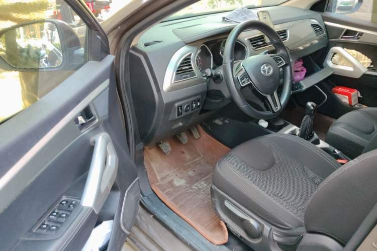 Used JAC Group Refine S2 2015 1.5L Manual Luxury Model Driver Seat