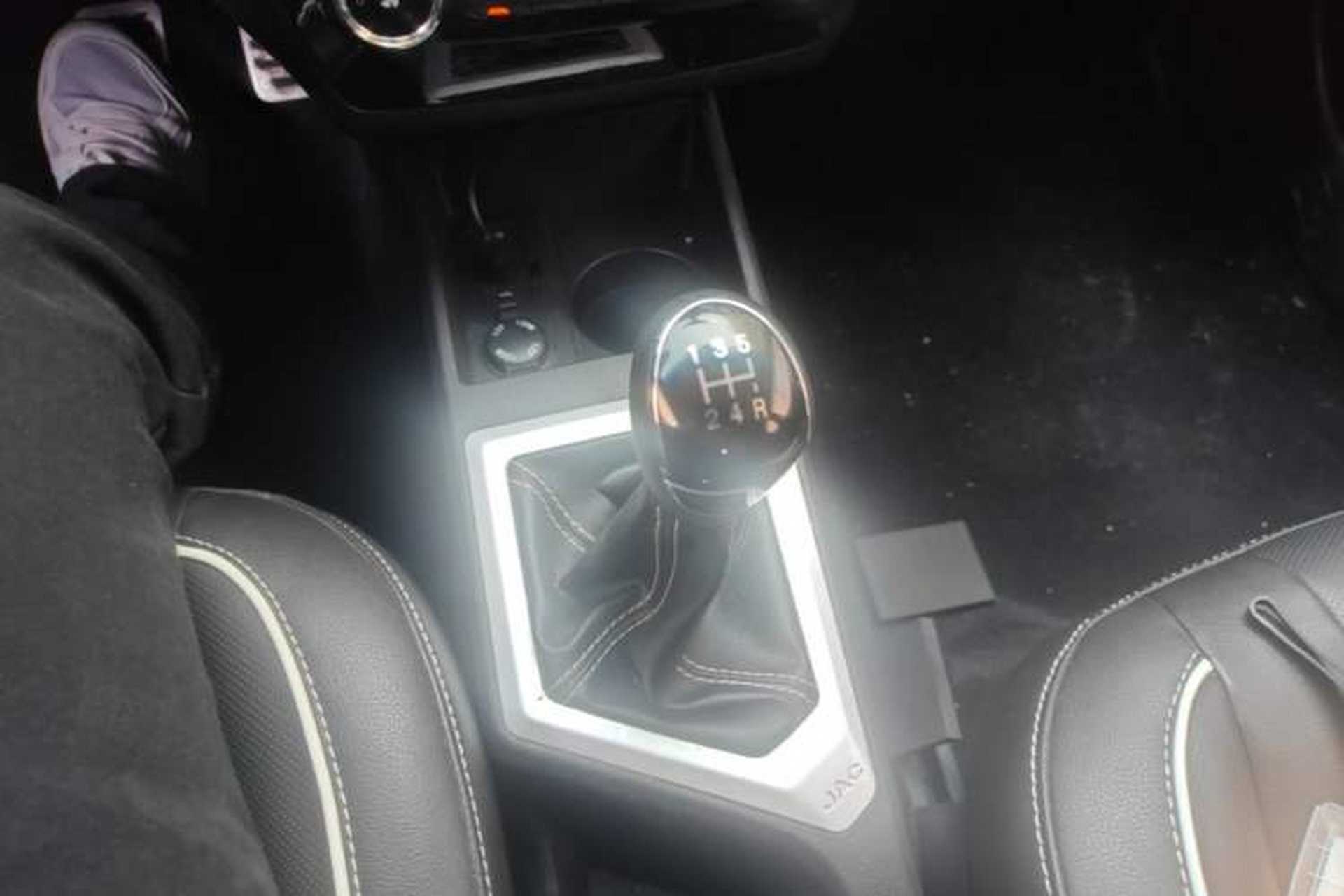 Used JAC Group Refine S2 2015 1.5L Manual Luxury Model Gear Lever