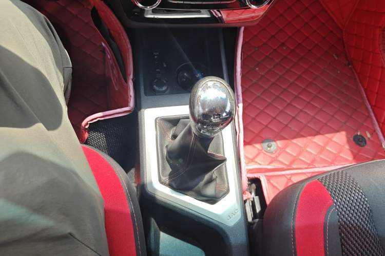 Used JAC Group Refine S2 2015 1.5L Manual Luxury Model Gear Lever