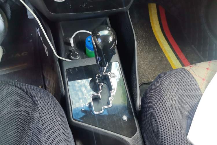 Used JAC Group Refine S2 2015 1.5L CVT Luxury Edition Gear Lever