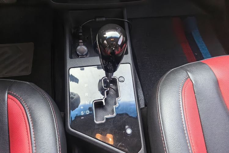 Used JAC Group Refine S2 2015 1.5L CVT Luxury Edition Gear Lever