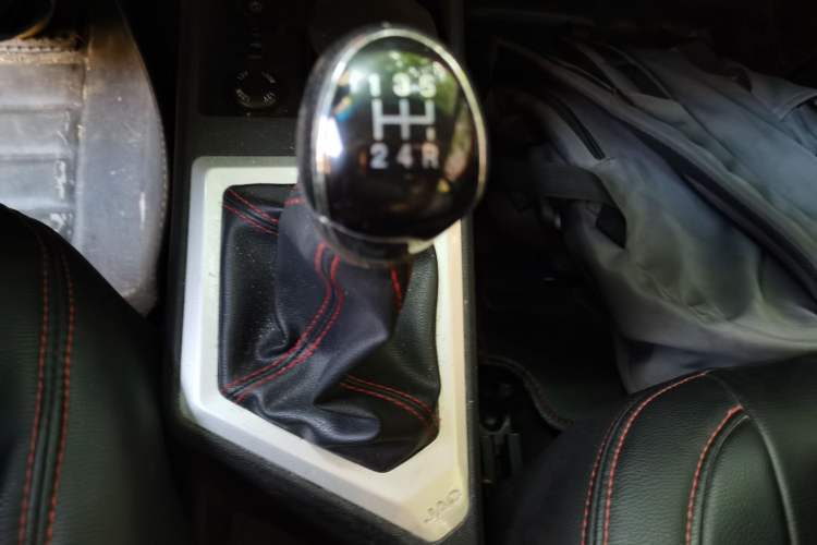 Used JAC Group Refine S2 2015 1.5L Manual Luxury Smart Model Gear Lever