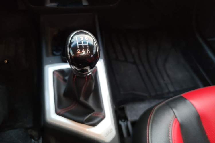Used JAC Group Refine S2 2015 1.5L Manual Luxury Smart Model Gear Lever