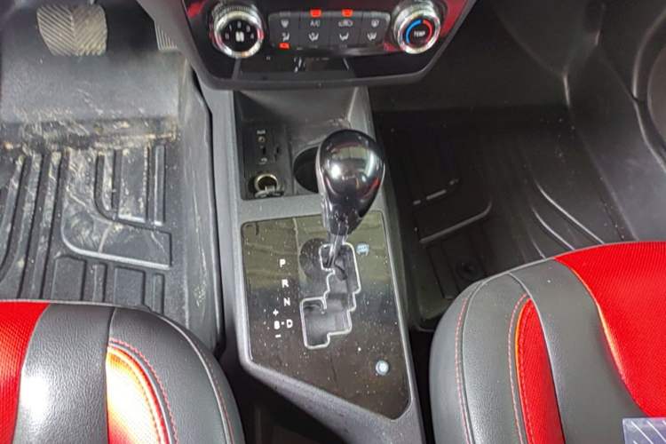 Used JAC Group Refine S2 2015 1.5L CVT Luxury Smart Version Gear Lever
