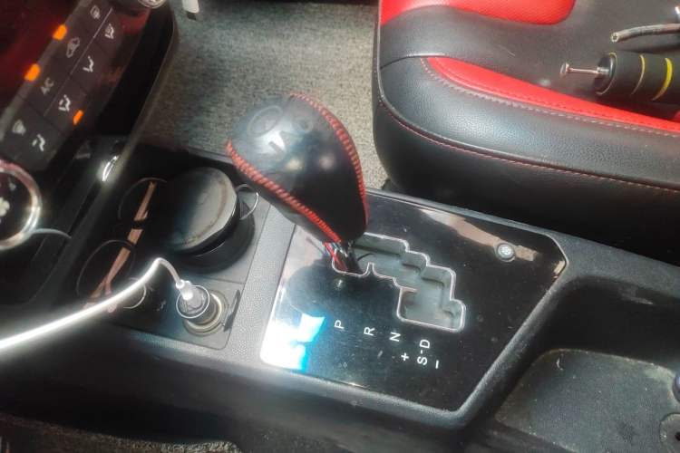 Used JAC Group Refine S2 2015 1.5L CVT Luxury Smart Version Gear Lever