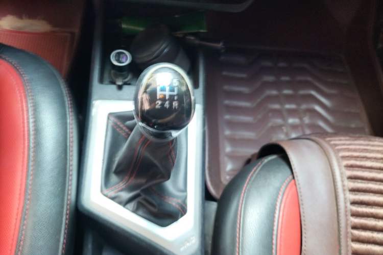 Used JAC Group Refine S2 2015 1.5L Manual Luxury Smart Model Gear Lever