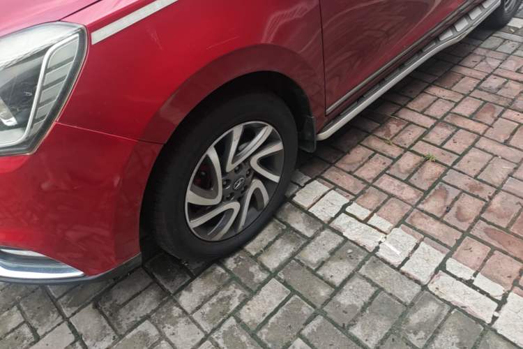 Used JAC Group Refine S2 2015 1.5L CVT Luxury Smart Version Left Front Wheel Hub