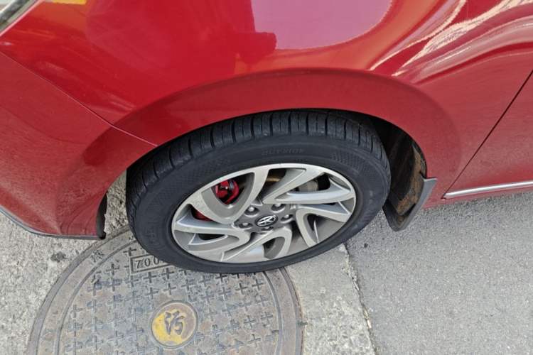 Used JAC Group Refine S2 2015 1.5L CVT Luxury Smart Version Left Front Wheel Hub