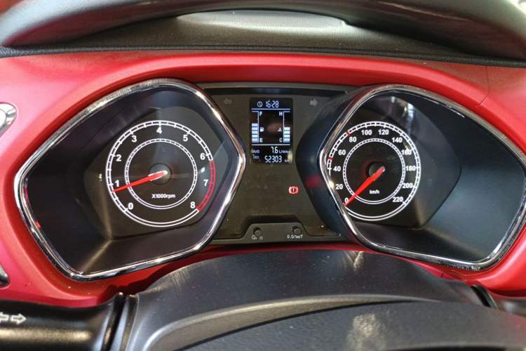 Used JAC Group Refine S2 2015 1.5L Manual Luxury Smart Model Odometer Close Up
