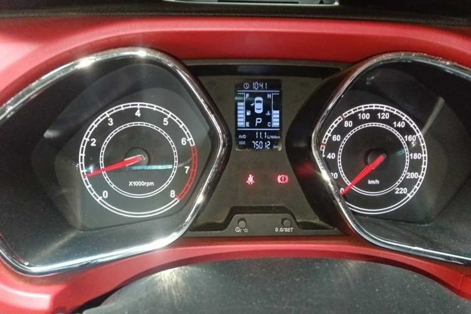 Used JAC Group Refine S2 2015 1.5L CVT Luxury Smart Version Odometer Close Up