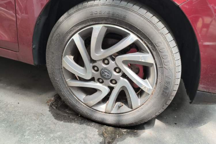 Used JAC Group Refine S2 2015 1.5L CVT Luxury Smart Version Right Front Wheel Hub