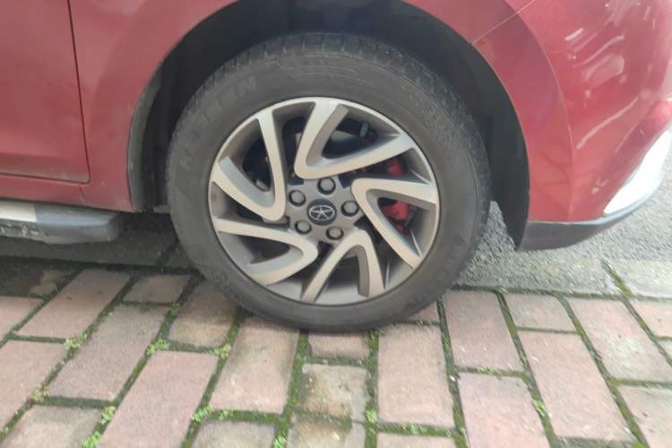 Used JAC Group Refine S2 2015 1.5L CVT Luxury Edition Right Front Wheel Hub