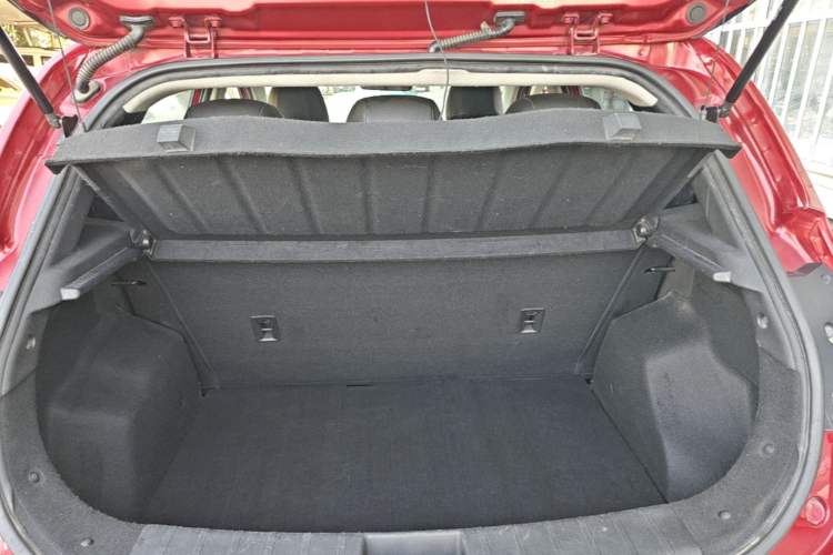 Used JAC Group Refine S2 2015 1.5L CVT Luxury Smart Version Trunk
