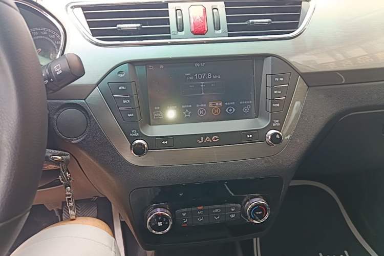 Used JAC Group Refine S2 2015 1.5L CVT Luxury Edition Audio And AC Panel