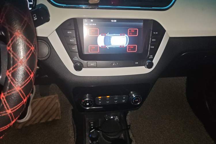 Used JAC Group Refine S2 2015 1.5L Manual Luxury Smart Model Audio And AC Panel