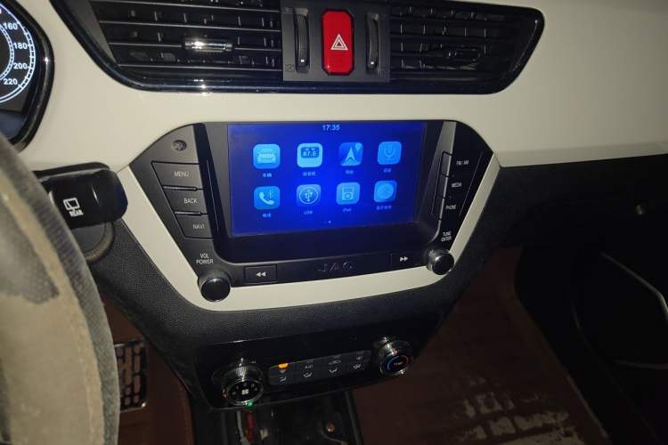 Used JAC Group Refine S2 2015 1.5L Manual Luxury Smart Model Audio And AC Panel