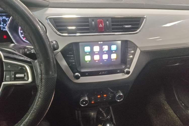 Used JAC Group Refine S2 2015 1.5L CVT Luxury Edition Audio And AC Panel