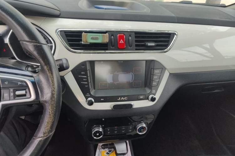 Used JAC Group Refine S2 2015 1.5L Manual Luxury Smart Model Audio And AC Panel