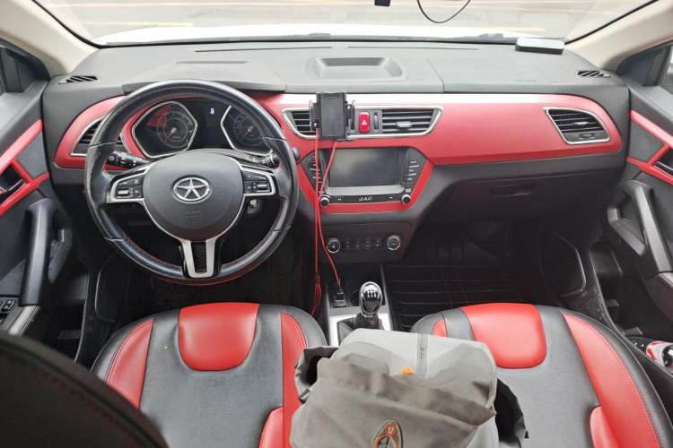 Used JAC Group Refine S2 2015 1.5L Manual Luxury Smart Model Center Console