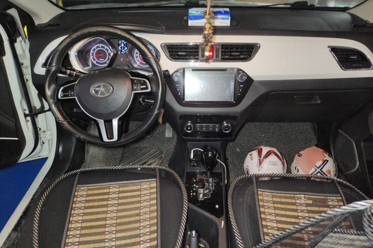 Used JAC Group Refine S2 2015 1.5L CVT Luxury Edition Center Console