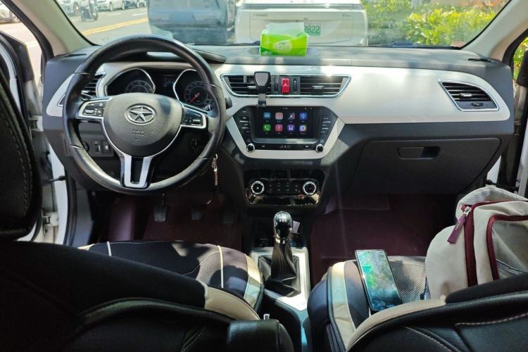 Used JAC Group Refine S2 2015 1.5L Manual Luxury Smart Model Center Console