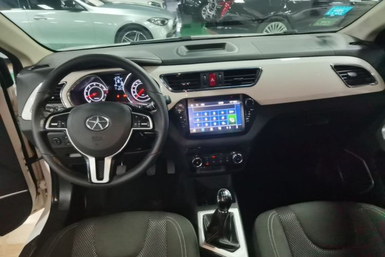 Used JAC Group Refine S2 2015 1.5L Manual Luxury Model Center Console
